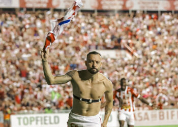 Náutico vence o Brusque e confirma retorno à Série B do Campeonato Brasileiro