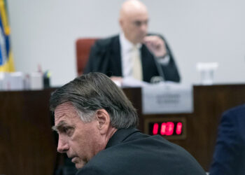 Ministro Alexandre de Moraes, do STF, determina início da pena de Jair Bolsonaro por tentativa de golpe de Estado