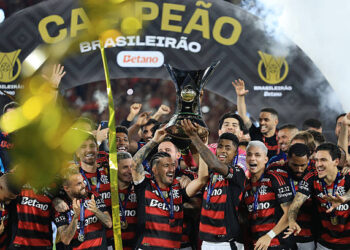 Flamengo conquista título do Brasileirão com vitória sobre o Ceará no Maracanã