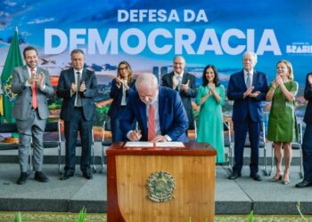 Lula veta PL da Dosimetria durante ato em memória ao 8 de Janeiro