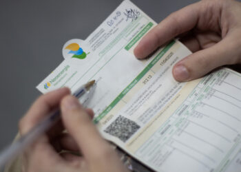 Nova regra da Tarifa Social na conta de luz pode suspender benefício para 3 mil famílias em Gravatá; saiba como manter