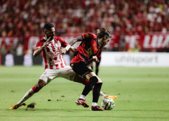 Com emoção, Sport e Náutico empatam em jogo de seis gols na ida da final do Pernambucano