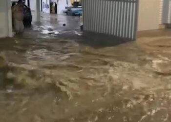 Chuva ultrapassa 75 mm em duas horas e causa alagamentos em Gravatá
