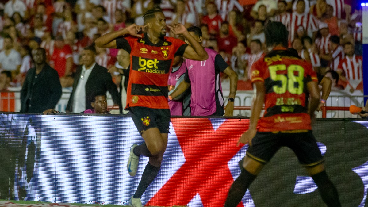 Atacante Iury Castilho comemora gol do Sport contra o Náutico na final do Campeonato Pernambuco.