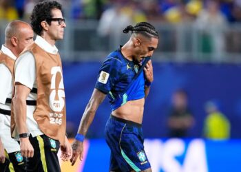 Seleção Brasileira confirma lesão de Raphinha e retorno na Copa do Mundo é incerto