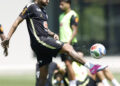 Neymar volta a treinar com bola pela Seleção Brasileira, mas não deve atuar contra o Haiti pela Copa do Mundo