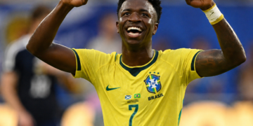 Vini Jr. brilha, Brasil vence a Escócia, garante liderança do Grupo C e avança às 16 avos de final da Copa do Mundo